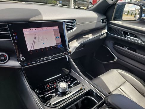 Certified 2024 Jeep Wagoneer Series III w/ Premium Group I image 22