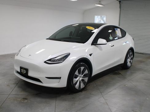 Used 2021 Tesla Model Y Long Range image 4
