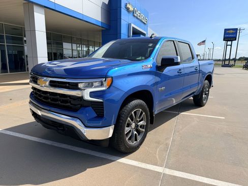 Used 2023 Chevrolet Silverado 1500 LT AWD/4WD image 2