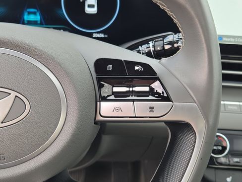 Used 2025 Hyundai Elantra SEL image 24