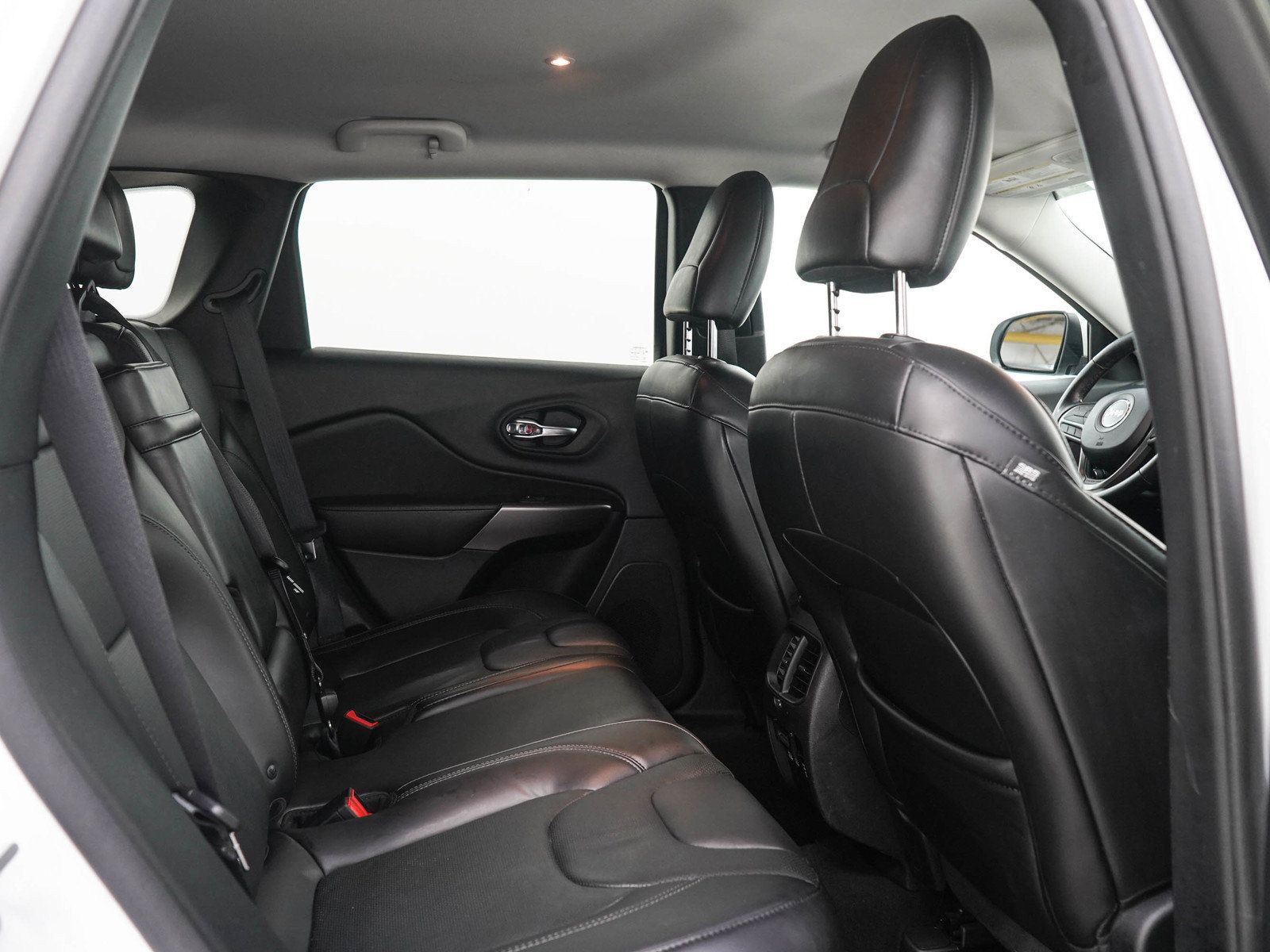 Used 2019 Jeep Cherokee Limited w/ Trailer Tow Group AWD/4WD image 13