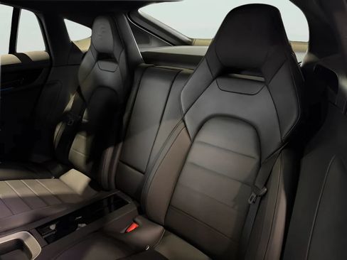 Used 2024 Porsche Panamera image 17