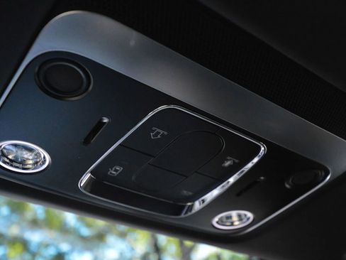 Used 2022 Bentley Flying Spur V8 image 68