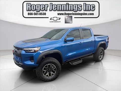 Used 2023 Chevrolet Colorado ZR2 w/ ZR2 Convenience Package III image 4