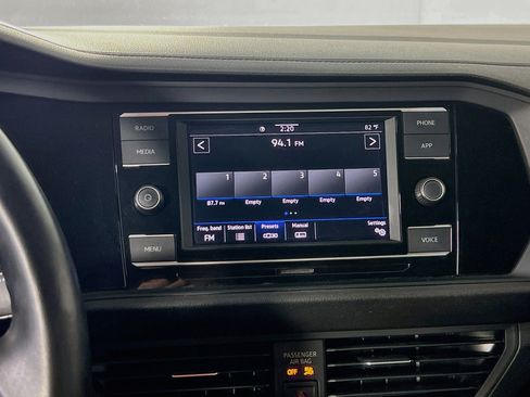 Used 2023 Volkswagen Jetta SE FWD image 14
