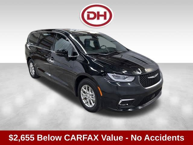 Used 2026 Chrysler Pacifica Select FWD image 1