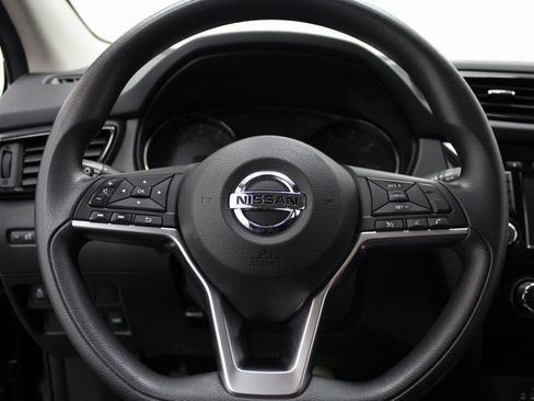 Used 2020 Nissan Rogue Sport S image 28