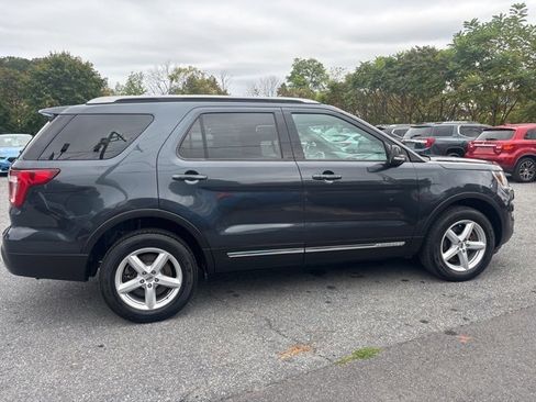 Used 2017 Ford Explorer XLT image 7