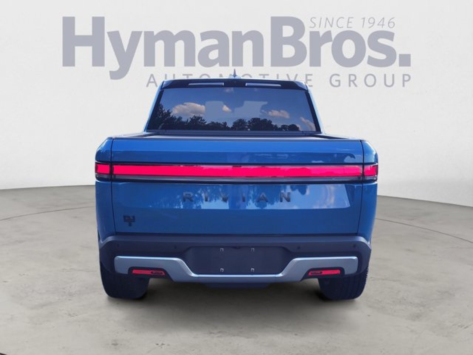 Used 2023 Rivian R1T Adventure Dual AWD/4WD image 4