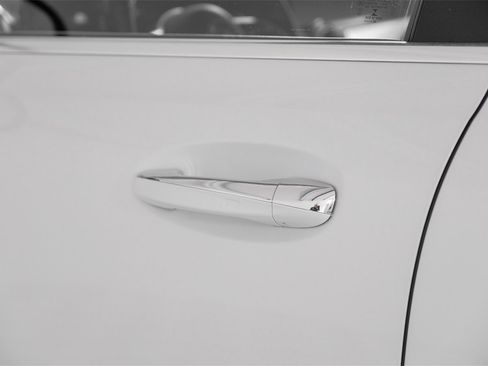 Used 2020 Mercedes-Benz GLB 250 w/ Premium Package image 42