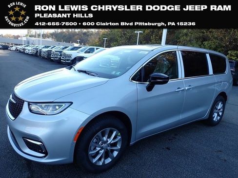 New 2026 Chrysler Pacifica Select image 1