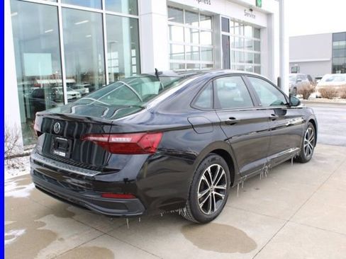 Used 2023 Volkswagen Jetta Sport image 6