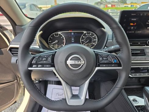 Used 2025 Nissan Altima 2.5 SV w/ SV Premium Package FWD image 31