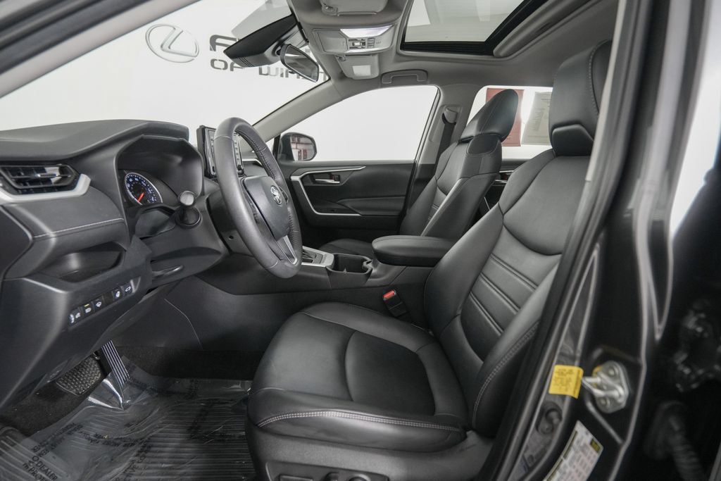 Used 2022 Toyota RAV4 XLE Premium AWD/4WD image 8