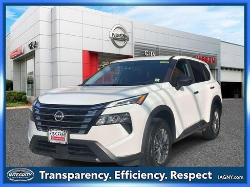 Used 2025 Nissan Rogue S AWD/4WD image 4