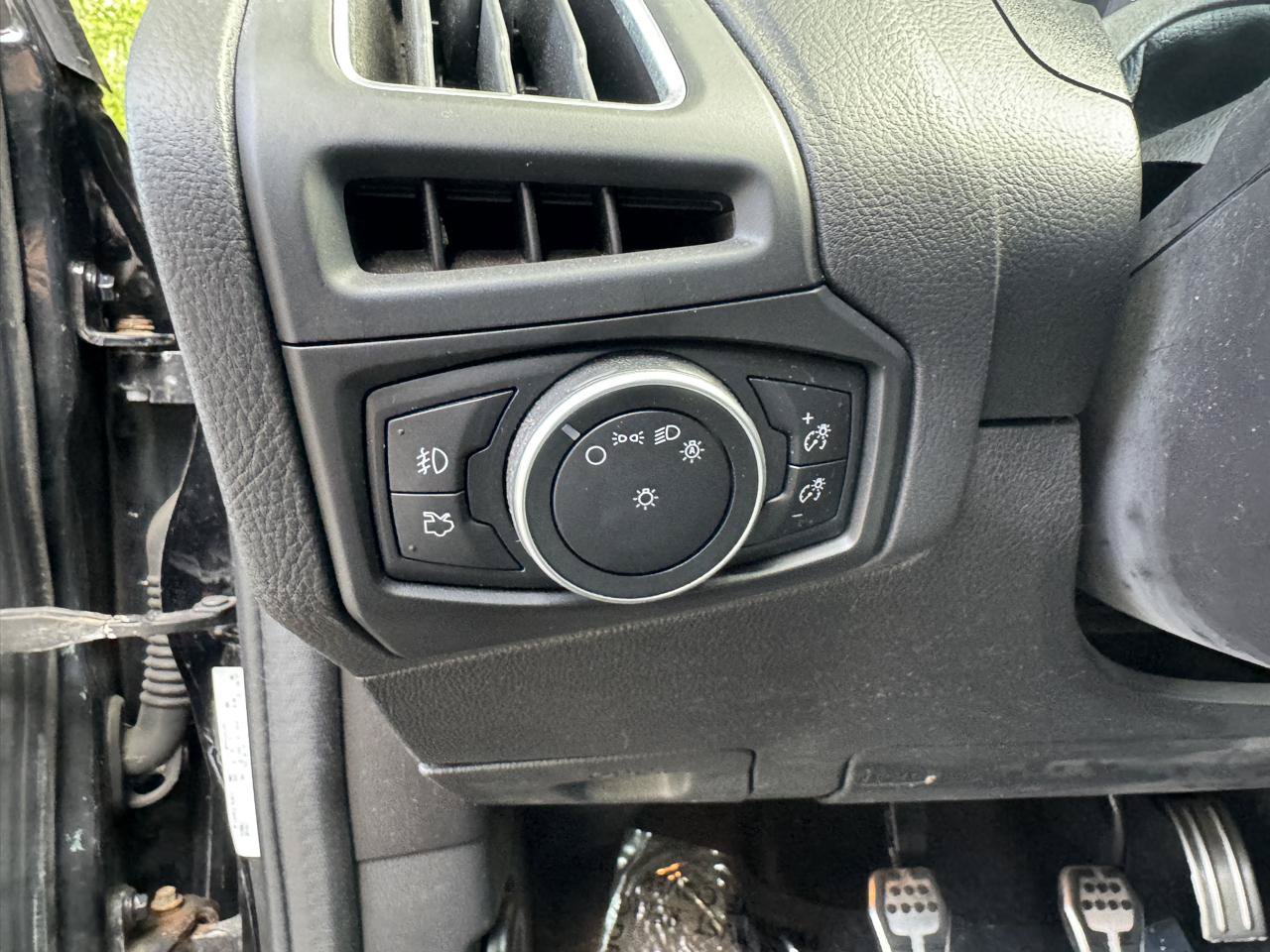 Used 2017 Ford Focus ST FWD image 26