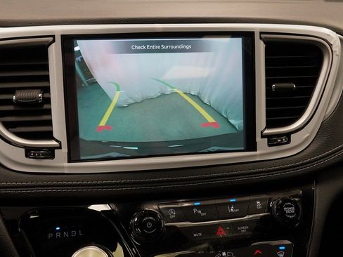 New 2026 Chrysler Pacifica Limited image 25