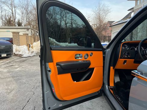 Used 2023 Rolls-Royce Cullinan Black Badge w/ Driver's Package image 25