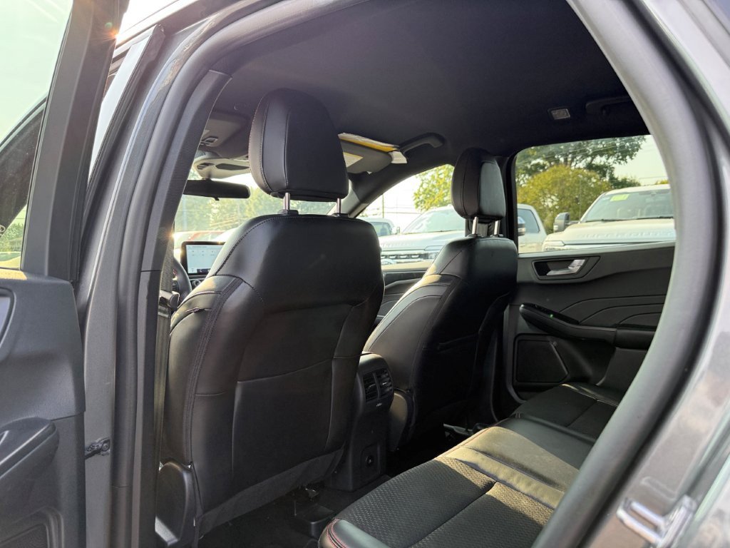 Used 2025 Ford Escape ST-Line Select AWD/4WD image 16