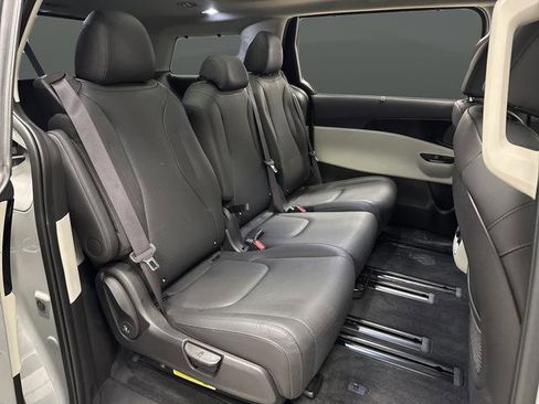 Used 2024 Kia Carnival SX Prestige FWD image 32