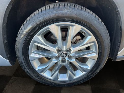 Used 2020 Toyota Highlander Limited FWD image 10