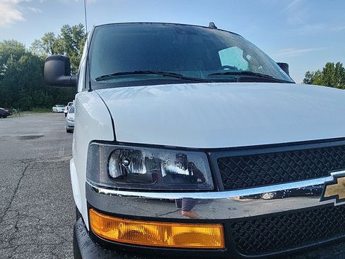 Used 2025 Chevrolet Express 3500 LT w/ LT Preferred Equipment Group RWD image 9