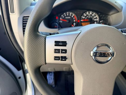 Used 2019 Nissan Frontier SV image 16