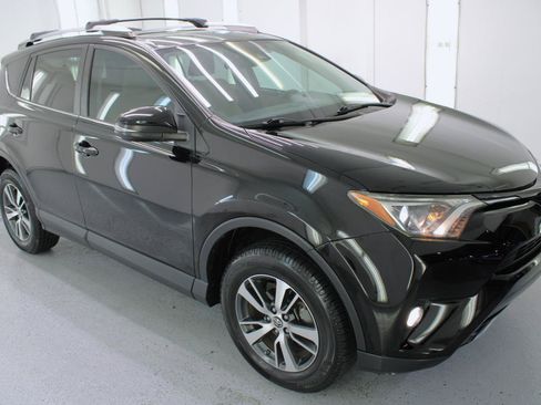 Used 2017 Toyota RAV4 XLE FWD image 10