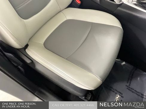 Used 2020 Toyota RAV4 XLE Premium FWD image 27