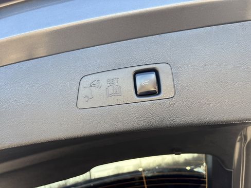 Used 2025 Lincoln Corsair FWD w/ Equipment Group 101A image 6