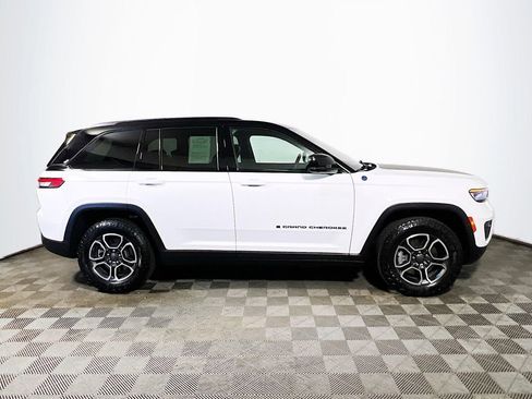 Used 2022 Jeep Grand Cherokee Trailhawk w/ Advanced Protech Group II AWD/4WD image 8