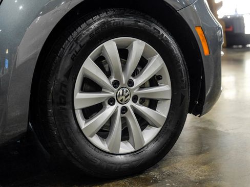 Used 2018 Volkswagen Beetle 2.0T SE FWD image 53