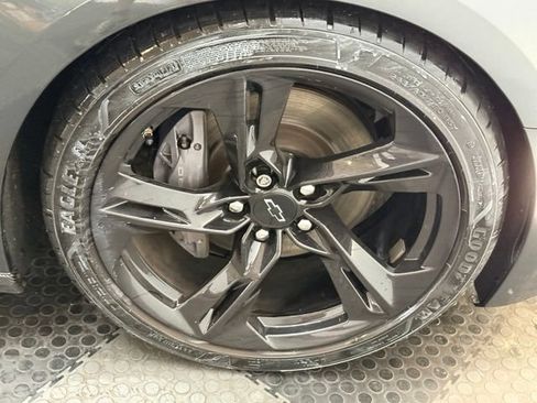 Used 2018 Chevrolet Camaro SS RWD image 13