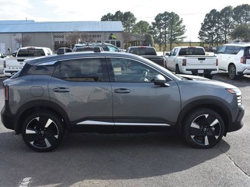 Used 2025 Nissan Kicks SR image 4