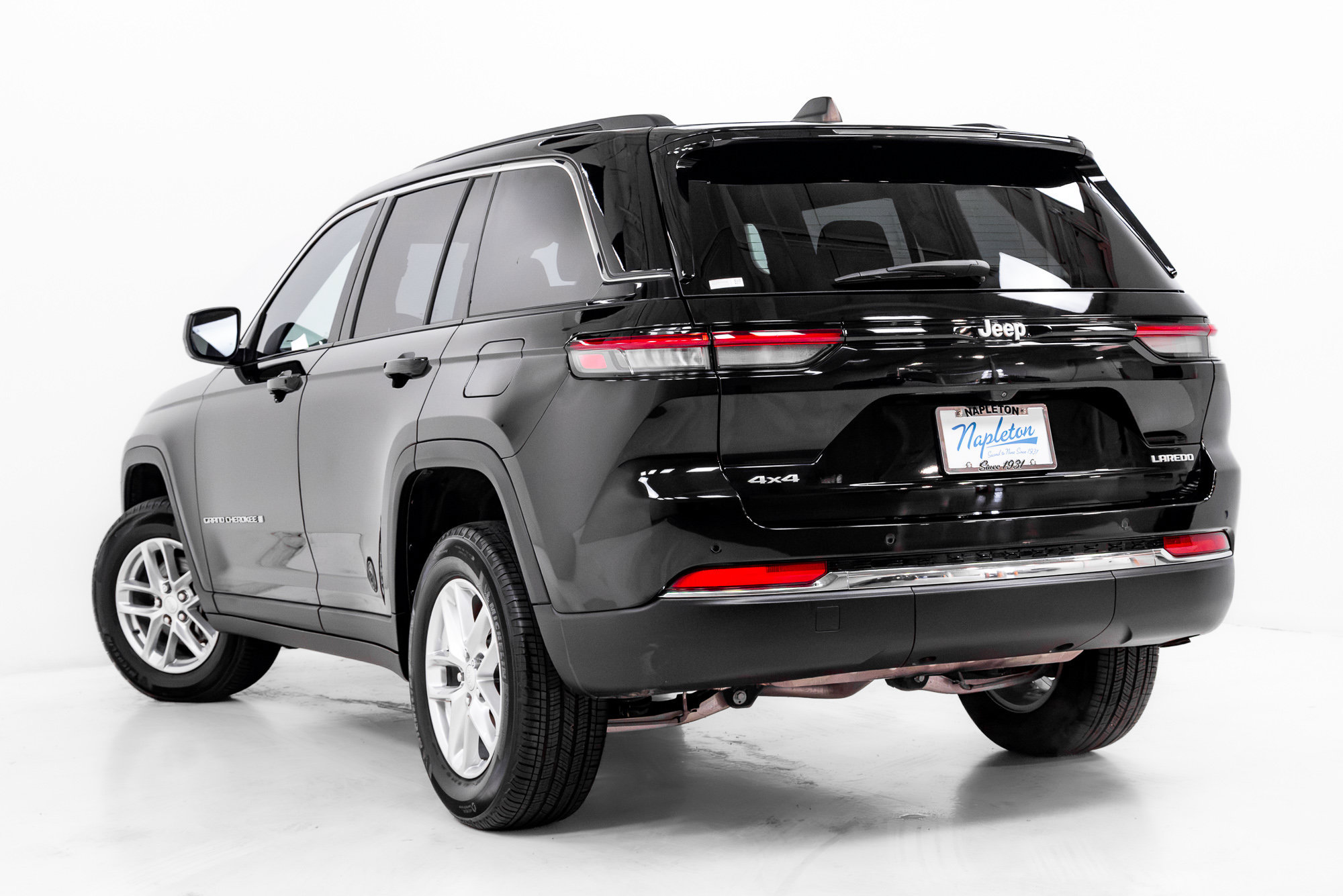 Used 2024 Jeep Grand Cherokee Laredo X AWD/4WD image 28