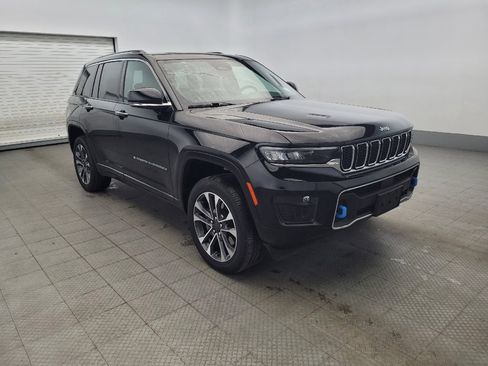 Used 2022 Jeep Grand Cherokee Overland w/ Luxury Tech Group IV AWD/4WD image 13