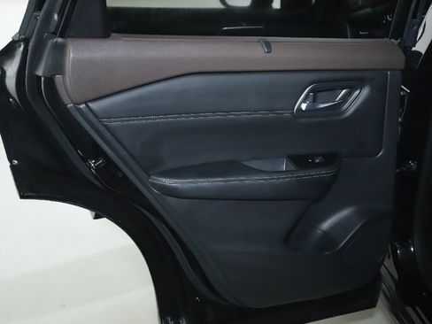 Used 2021 Nissan Rogue SV w/ Premium Package image 13