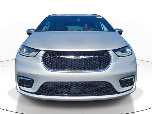 New 2026 Chrysler Pacifica Pinnacle FWD image 3