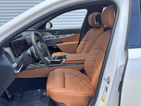 Used 2023 BMW 740i w/ Parking Assistance Package RWD image 18