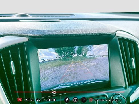 Used 2023 GMC Terrain SLT w/ Infotainment Package II FWD image 19