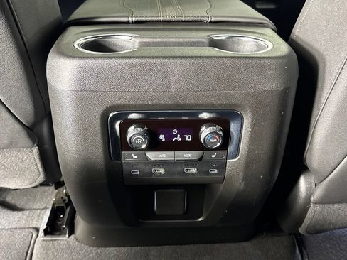 Certified 2026 Chevrolet Suburban High Country AWD/4WD image 47