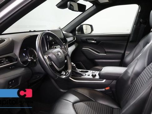 Used 2023 Toyota Highlander XSE AWD/4WD image 11