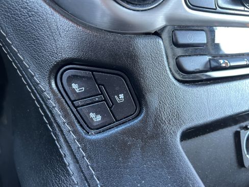 Used 2019 GMC Yukon XL SLT image 13