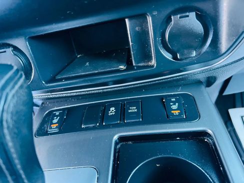 Used 2013 Nissan Armada SL image 21