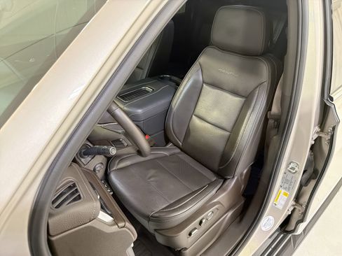 Used 2023 GMC Yukon XL Denali AWD/4WD image 10