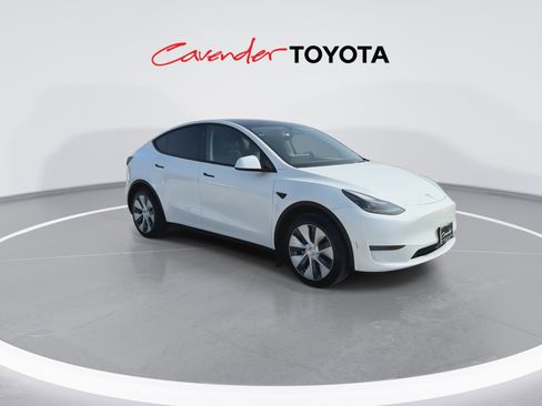 Used 2024 Tesla Model Y 2WD image 2
