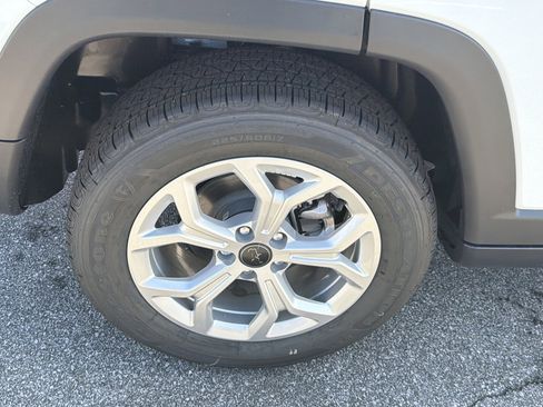 New 2026 Jeep Compass Latitude image 18