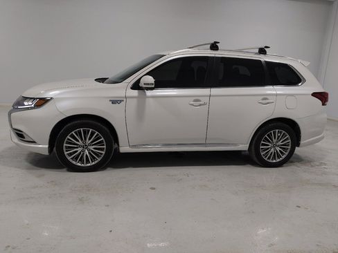 Used 2020 Mitsubishi Outlander SEL image 2