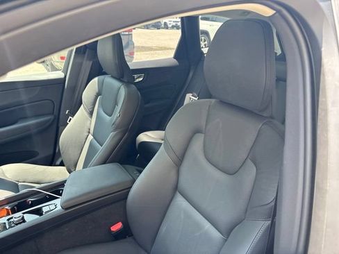 Used 2025 Volvo XC60 B5 Plus w/ Protection Package Premier AWD/4WD image 13