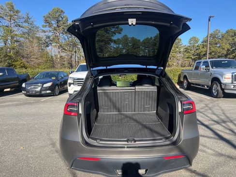 Used 2021 Tesla Model Y Long Range image 13